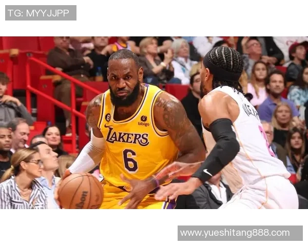 热火与湖人对决莫里斯表现抢眼引发球迷热议 热火与湖人对决莫里斯表现抢眼引发球迷热议