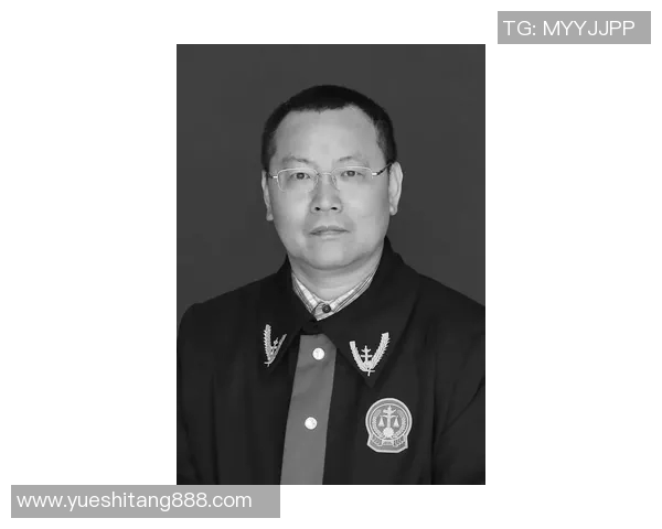 阿基里与芬洛的决战:英雄与神秘力量的终极对决 阿基里与芬洛的决战:英雄与神秘力量的终极对决